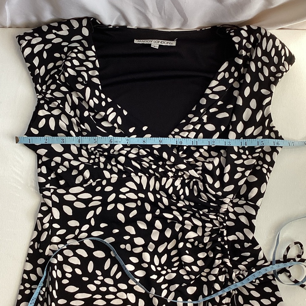 Maggy London Black and White Leaf Print Midi Dress - Picture 8 of 10